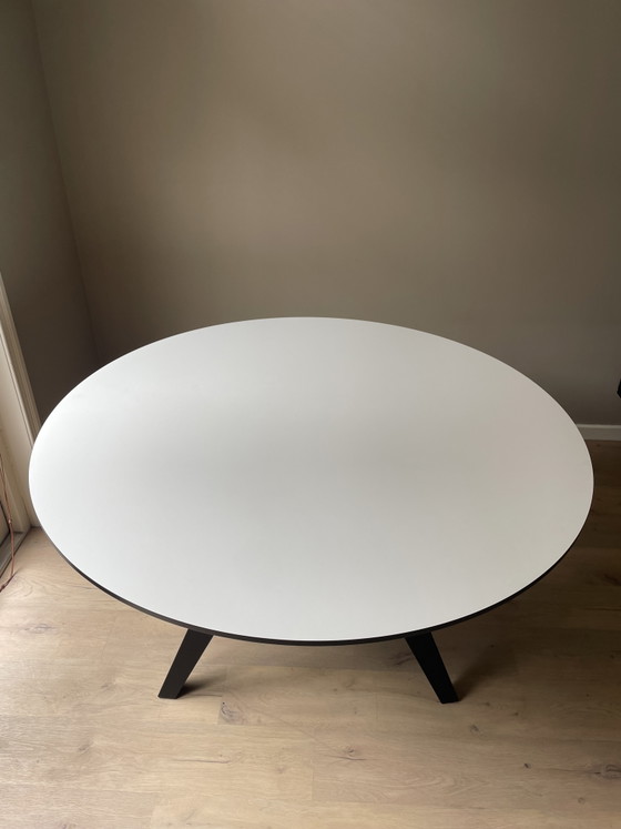 Odesi Bauchtisch rund 130 cm schwarz/weiß – Esstische, Metal, Wood (photo 4 of 7)