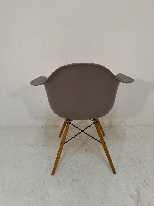 2x Vitra Eames