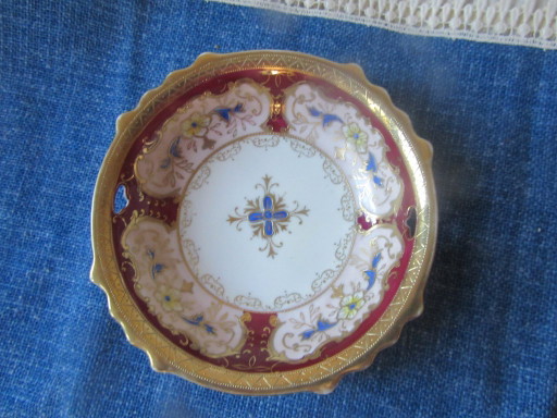 Decoratieve schaal, rood en goud