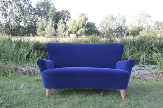 Image 1 of Sofá clásico azul de dos plazas