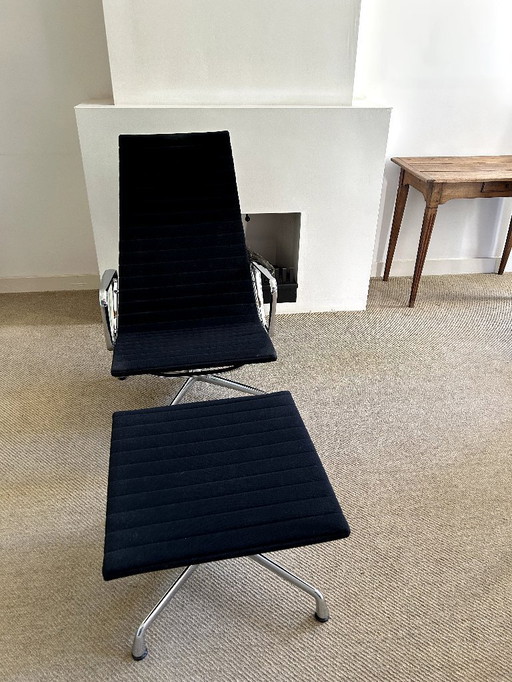 Vitra Eames EA124 (2 Sessel) und EA125 (Hocker)