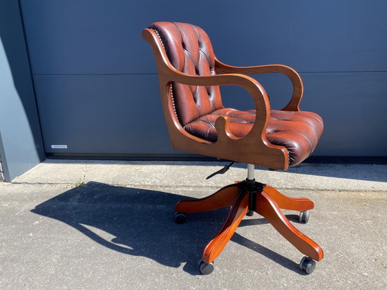 Engelse Chesterfield Bureaustoel Roodbruin – Bureaustoelen, Leather, Wood (photo 5 of 5)