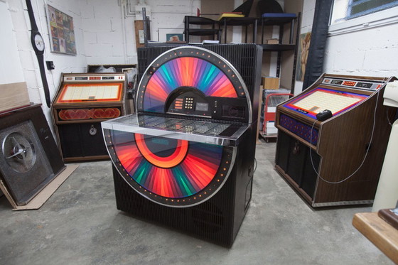 Image 1 of Gerestaureerde en onderhouden Seeburg Sunstar jukebox uit 1976 met 80 schijven en 160 nummers.