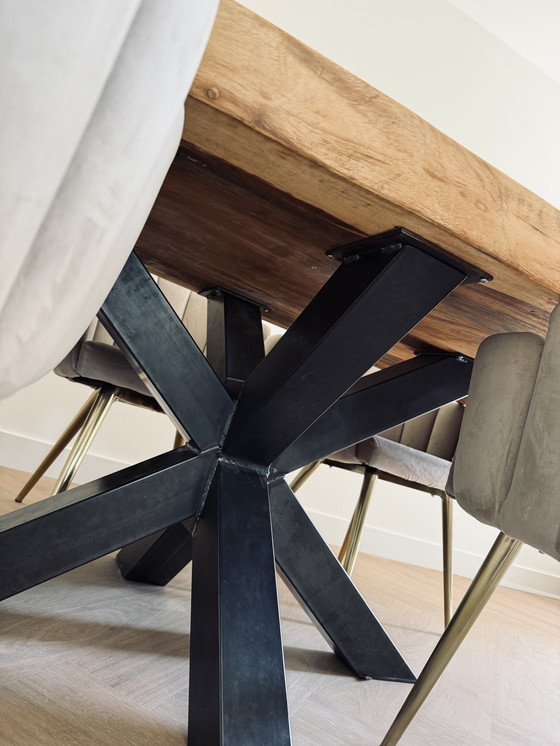 Image 1 of Boomstam tafel 9 cm dikke blad uit indonesie