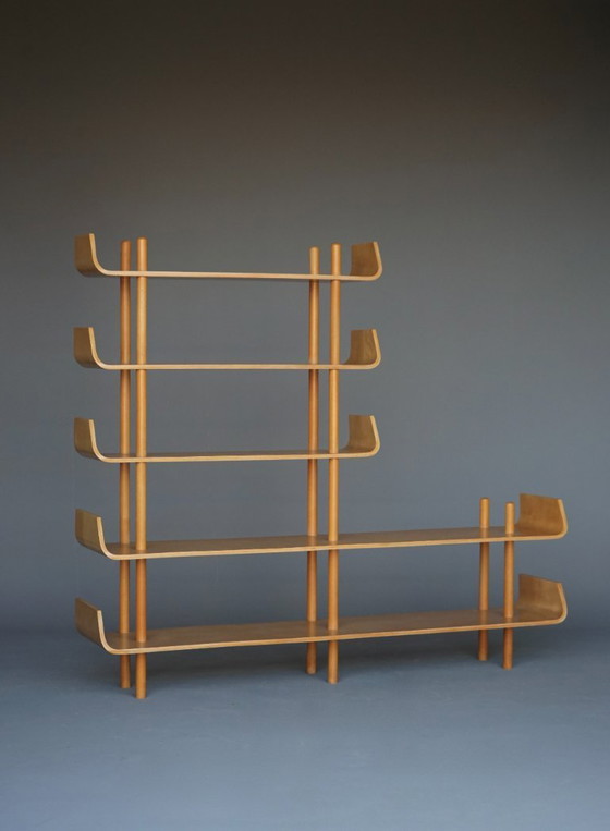 Image 1 of Grote boekenkast of wandkast van Willem Lutjens voor Gouda den Boer, jaren 1950.