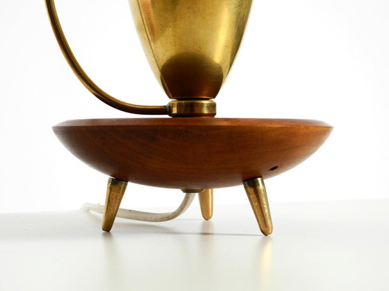 Image 1 of Large, beautiful Mid-Century Modern table lamp made of brass and teak, with a frosted glass shade | 42 cm | 16,5"