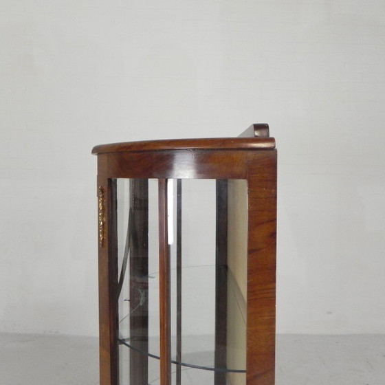 Image 1 of Engelse Art Deco vitrinekast op sierlijke poten, jaren 30