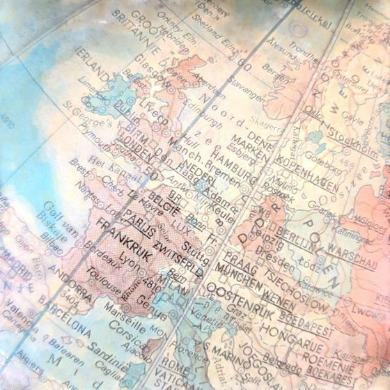 Image 1 of Globe vintage Räth en papier mâché, RDA 1975, H45D35