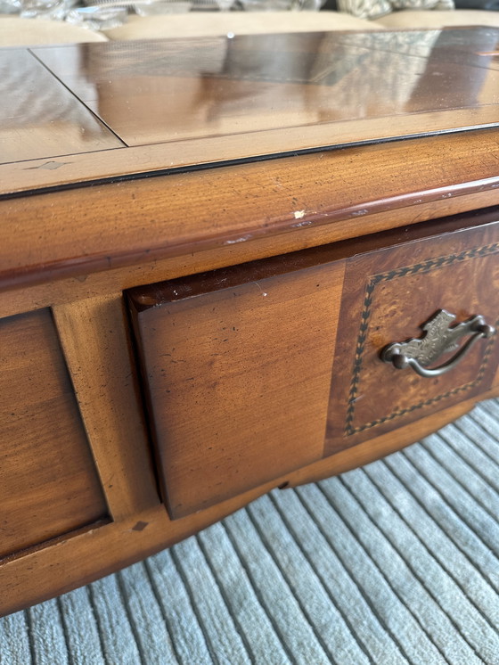 Image 1 of Mesa baja rectangular de madera maciza