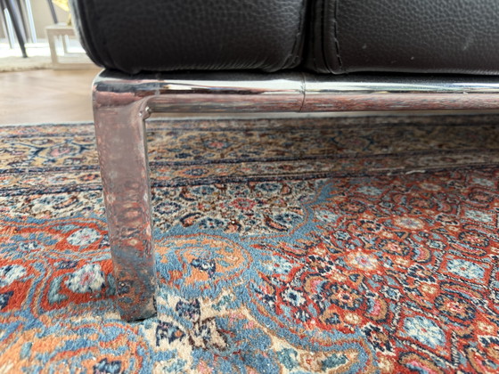 Image 1 of Cierre (Italien) – Bauhaus-Ecksofa in schwarzem Leder mit Chaiselongue rechts und Chromgestell – 270 cm