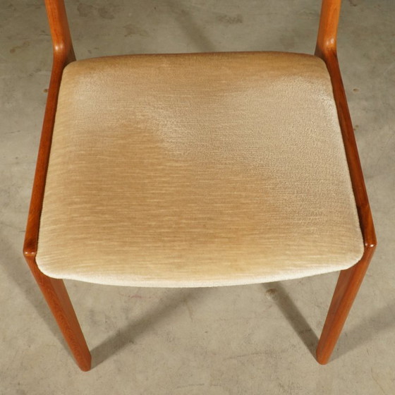 Set da pranzo in teak di metà secolo: tavolo e 4 sedie. – Velvet (photo 23 of 24)
