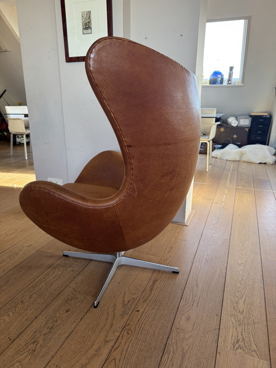 Image 1 of Arne Jacobsen Egg Chair – Fritz Hansen – Vintage leer donker walnoot – Designklassieker