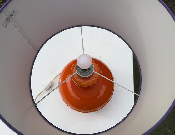 Image 1 of Lámpara de mesa grande de cristal naranja con pantalla morada y doble iluminación