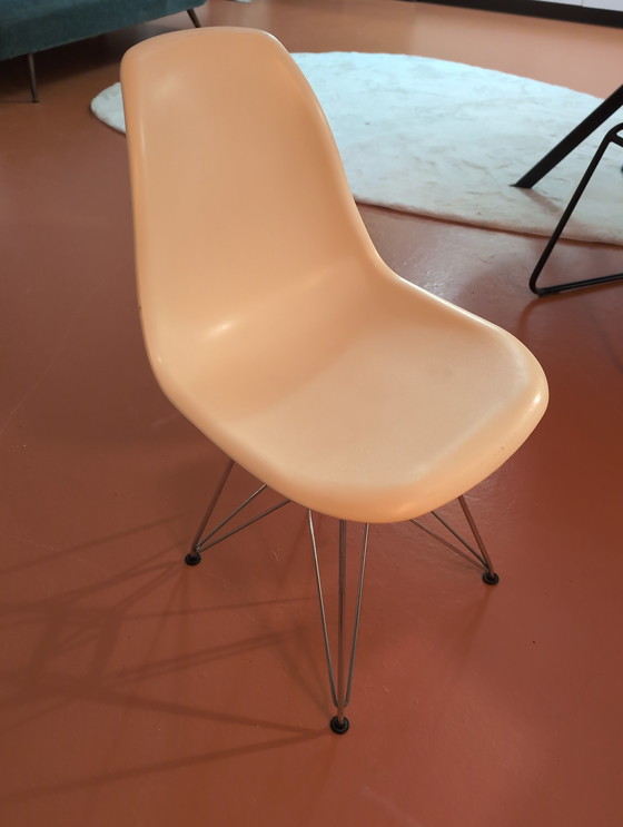 Image 1 of Silla auxiliar de plástico Eames RE DSR