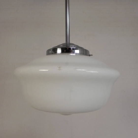 Lámpara colgante Art Déco con pantalla de cristal blanco, década de 1930. – Lámparas colgantes, Brass (photo 3 of 18)