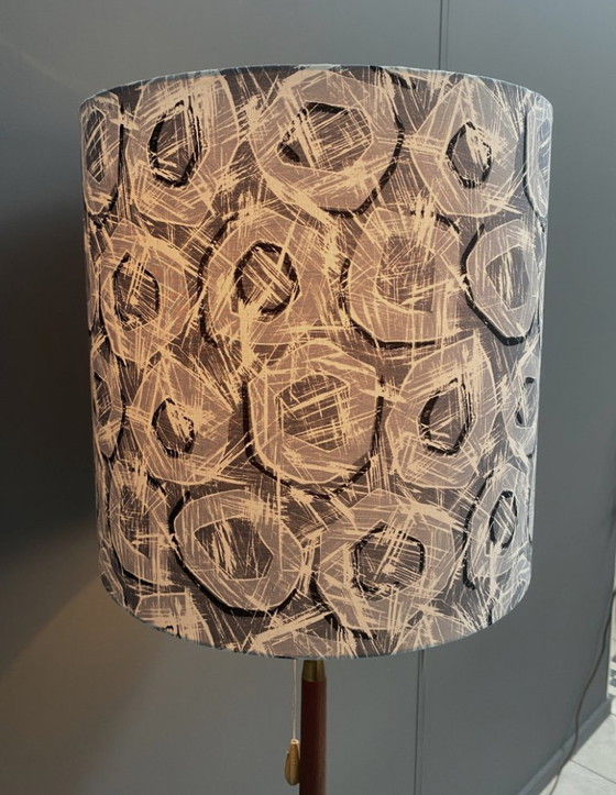 Image 1 of Lampada da terra vintage in teak con paralume stampato a ciambella