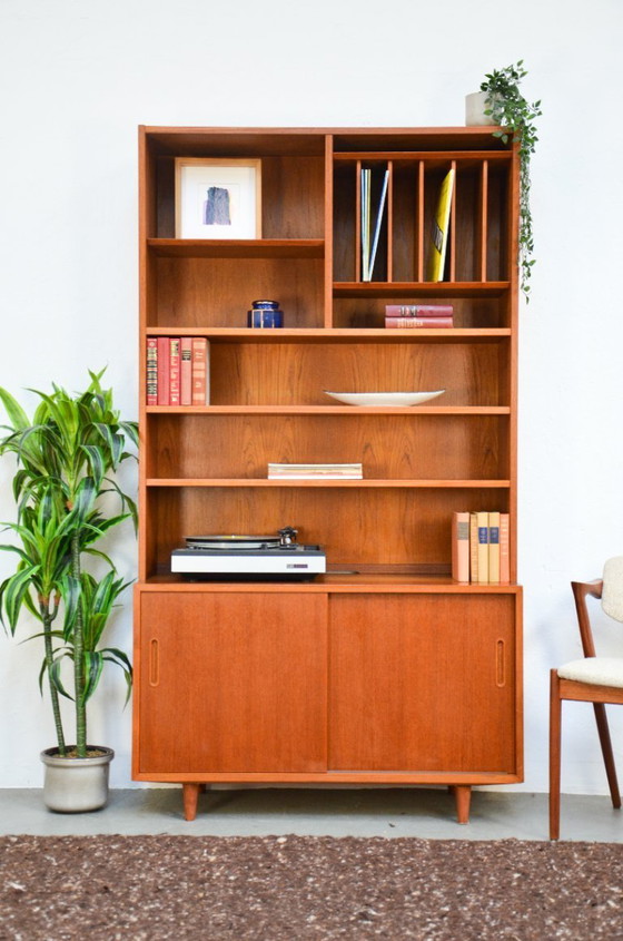 Image 1 of Credenza alta vintage in teak, mobile da terra Hundevad in stile danese di metà secolo