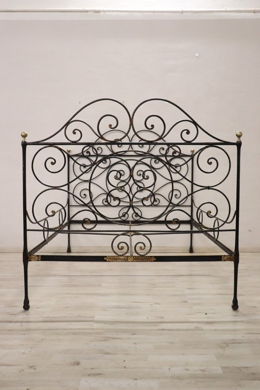 Letto matrimoniale antico in ferro battuto, Italia XIX secolo