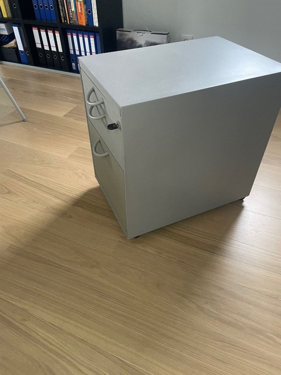 Image 1 of Cassettiera mobile Vitra