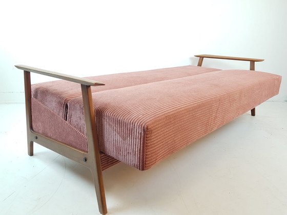 Image 1 of Divano letto rosa vintage | divano a coste rosa