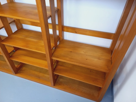 Image 1 of Grote modulaire boekenkast in 6 secties met 30 vintage grenenhouten planken uit de jaren 70 en 80.