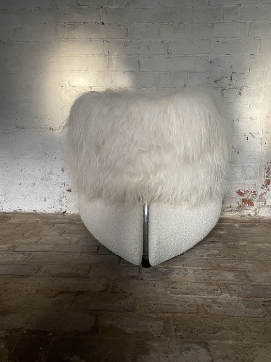 Image 1 of Pallone aus Bouclé und isländischem Schaffell