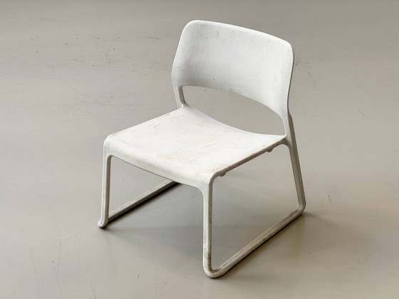Image 1 of Set van 6 Spark stapelstoelen van Don Chadwick voor Knoll, VS, uit 2009.