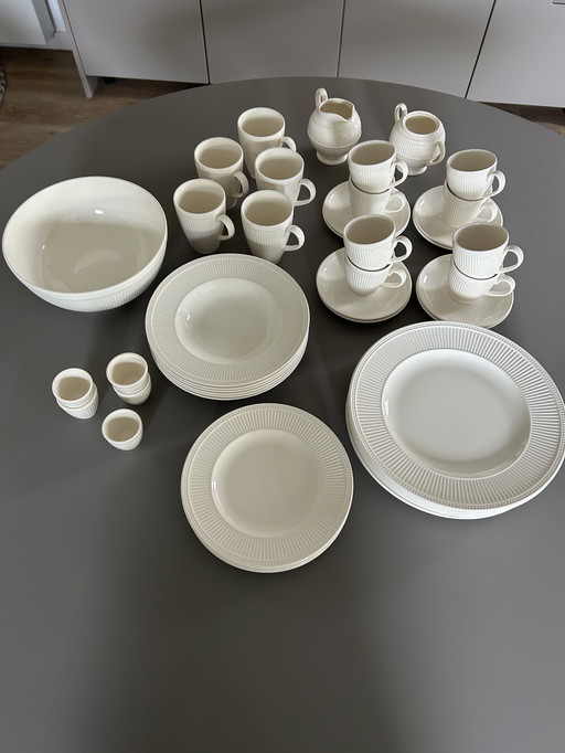 Vaisselle Wedgwood type Windsor comme neuve