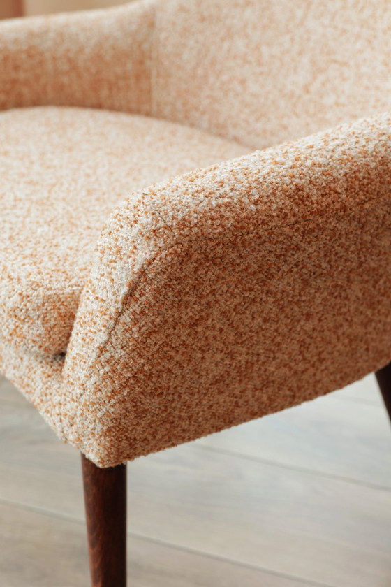 Image 1 of Set van 2 Clubfauteuils Vintage Paire Lounge Chairs Tijdloze Boucle Wit & Oranje Stoffering