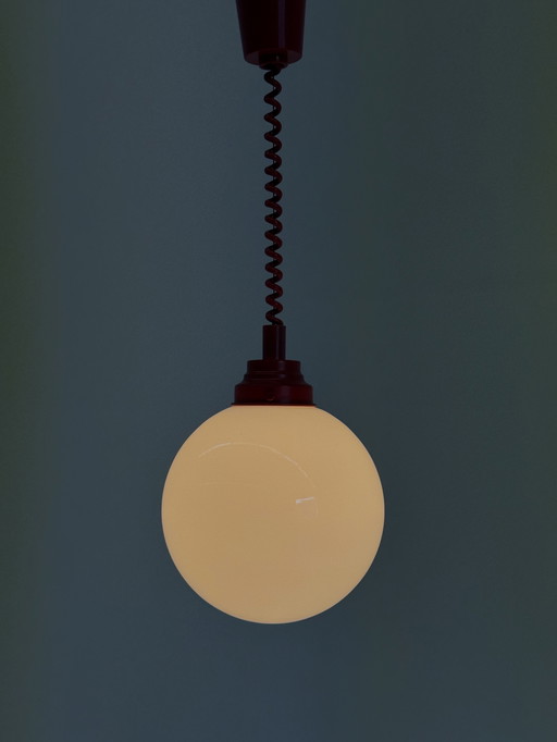 Lampe pendante Space Age en opaline avec cordon rouge