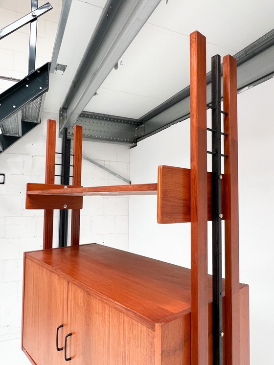 Image 1 of Singular librería independiente de teca, Italia, años 60