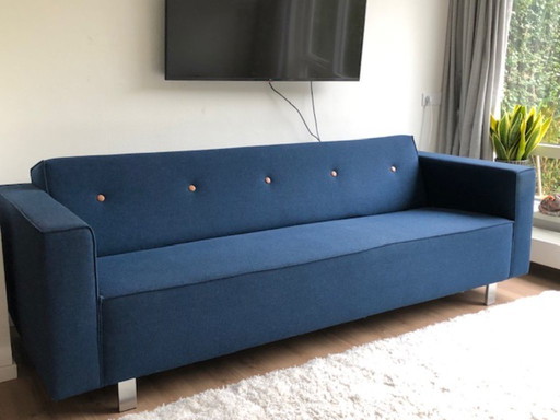 Plantagie Design, Odin, un hermoso y espacioso sofá azul de 3,5 plazas