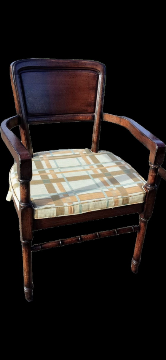 Image 1 of RAC dining room with 6 armchairs