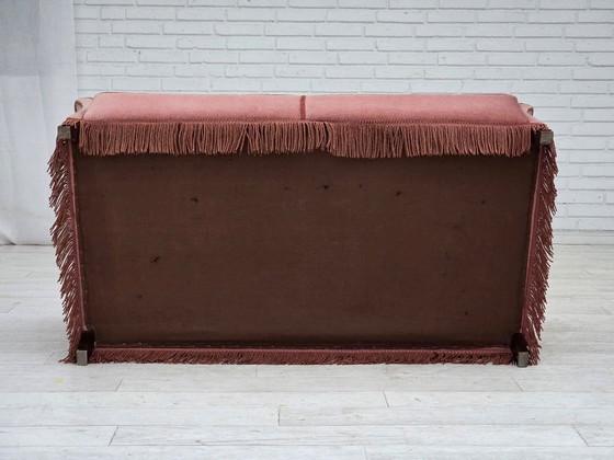 Image 1 of Divano danese a 2 posti, anni '70, in velluto rosa salmone originale.