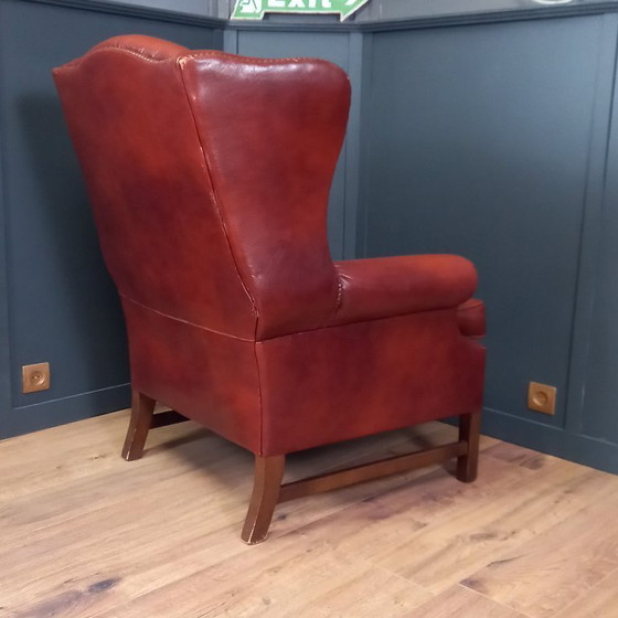 Image 1 of Grande poltrona inglese con ala a sbalzo rivestita in pelle di pecora