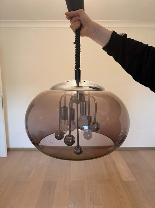 Suspension Sputnik italienne de style futuriste, années 1970, acrylique fumé et chrome, hauteur réglable