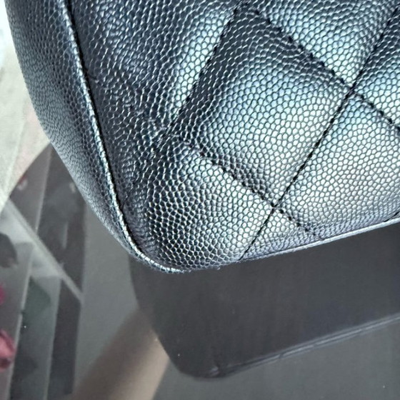 Image 1 of Sac Chanel Business Affinity Grand Modèle - 27 cm, cuir caviar matelassé noir, finitions dorées, Série 23