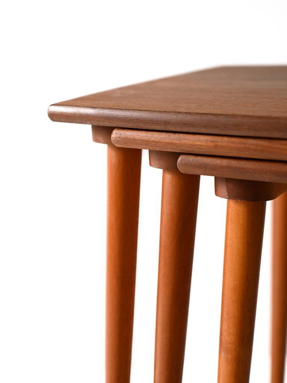 Image 1 of Scandinavische salontafels met schuif- en nesttafels