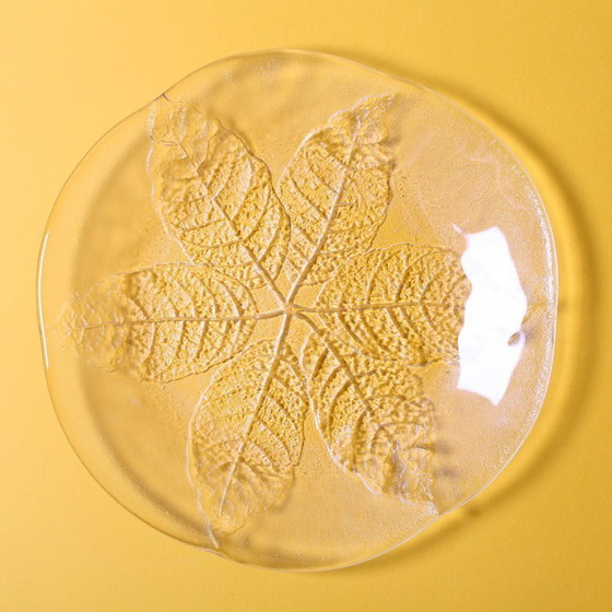 Image 1 of Set van 3 vintage Kosta Boda glazen dinerborden / Scandinavisch bladmotief / 1975