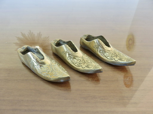 Set van 3 messing asbakken in de vorm van een babouche