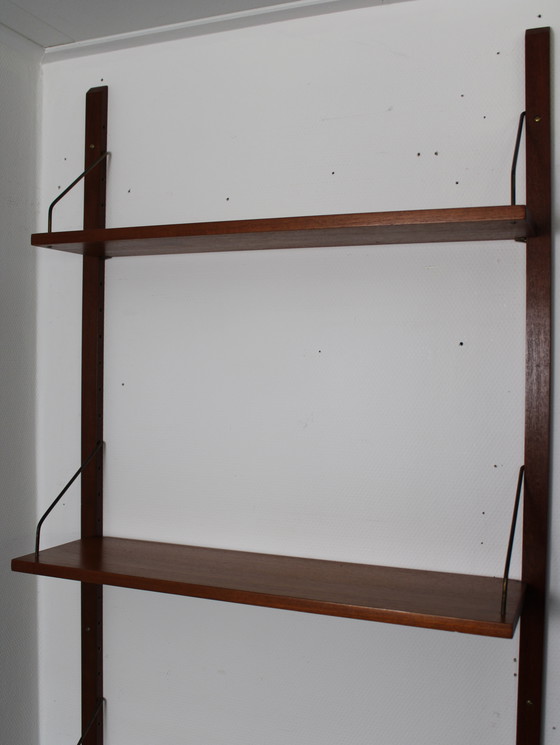 Image 1 of Modulares Wandsystem aus Teakholz mit Regalen