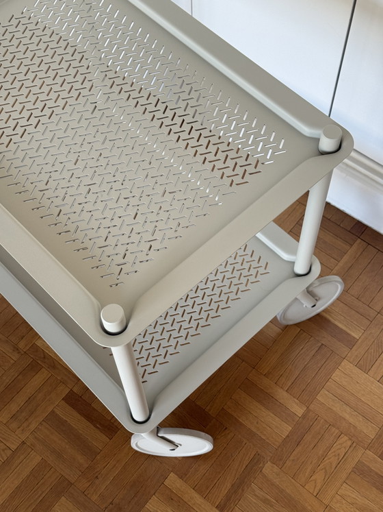 Muuto Flow Trolley, Grau – Sideboard, Metal, Modern (photo 3 of 5)