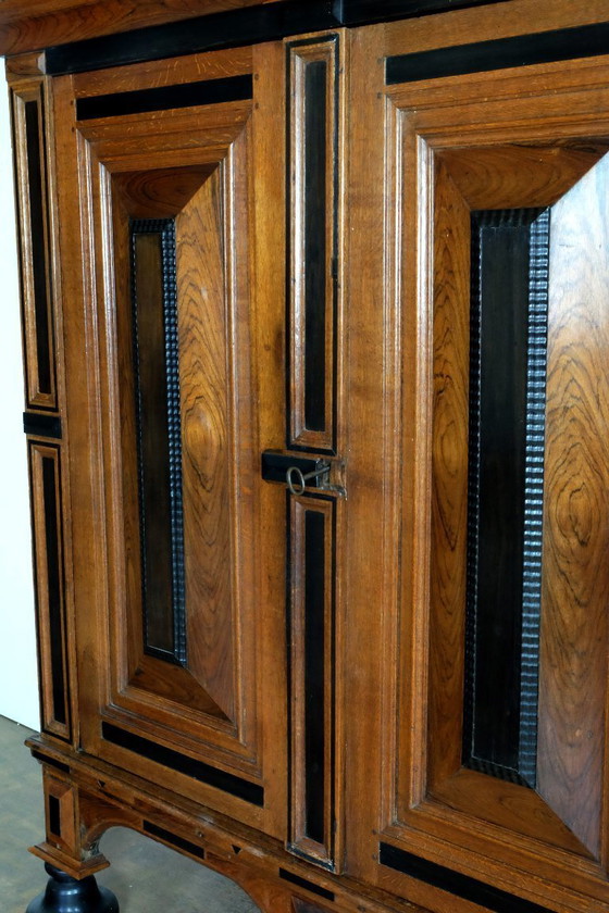 Image 1 of Armario de cojines de Gelderland, hacia 1650/ Gelderland Cushion Cabinet, 1650