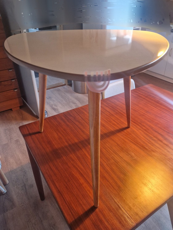 Table basse ou d'appoint trépied style années 50. – Opal Kleinmöbel, Tables basses, Wood, Other (photo 9 of 9)
