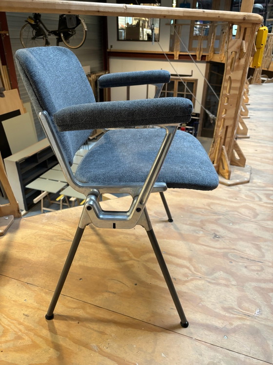 2x DSC 106 Giancarlo Piretti for Castelli, Armchairs, Metal, Textile, Silver (photo 2 of 11)