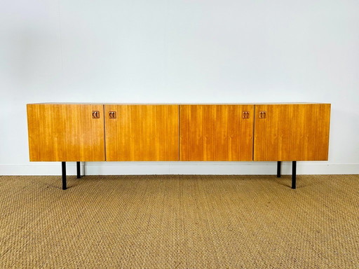 Credenza scandinava minimalista in teak con gambe in metallo nero, 1960
