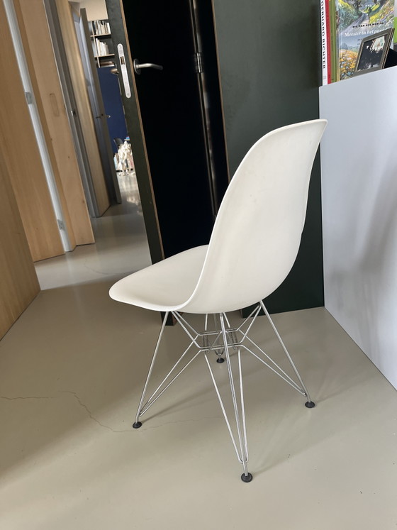 4x VITRA Eames DSR Stuhl mit Chromfuß – Esszimmerstühle, Metal, Plastic (photo 6 of 6)
