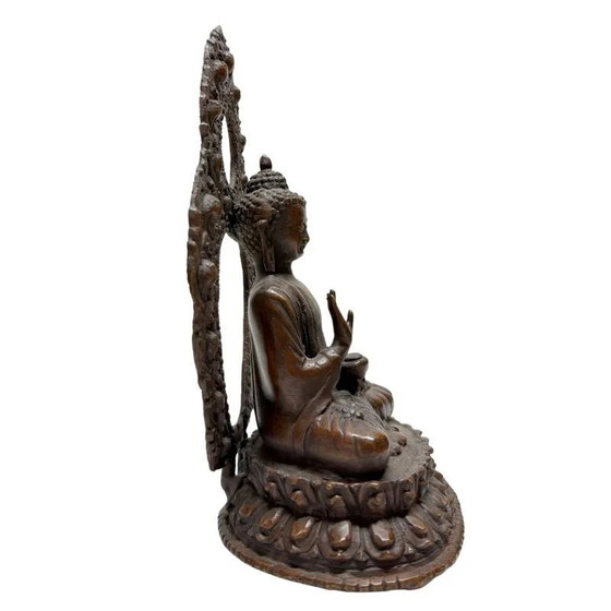 Set of 2 19th-century bronze Buddhas with traces of 24-carat gold – lot 462 – Sculpture (photo 6 of 29)