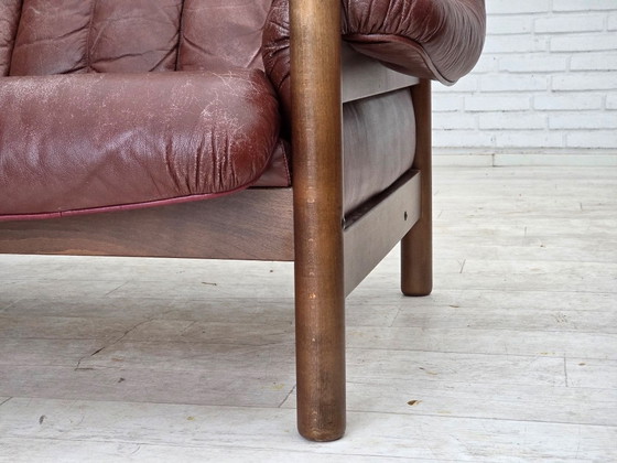 Image 1 of Schwedisches 2-Sitzer-Sofa aus den 1970er Jahren, braunes Leder mit Patina, dunkles Buchenholz.