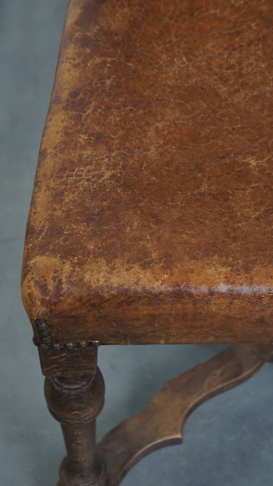 Image 1 of Satz von 2 antiken Esszimmerstühlen aus Holz und Schafsleder aus den frühen 1900er Jahren